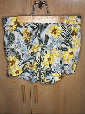Old Navy Yellow Floral Tropical Print Women's Shorts
